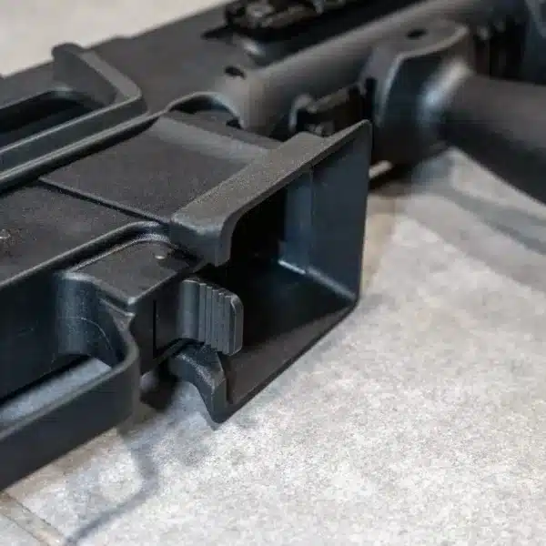 Puits de chargeur d'un UKUMP9 posé au sol